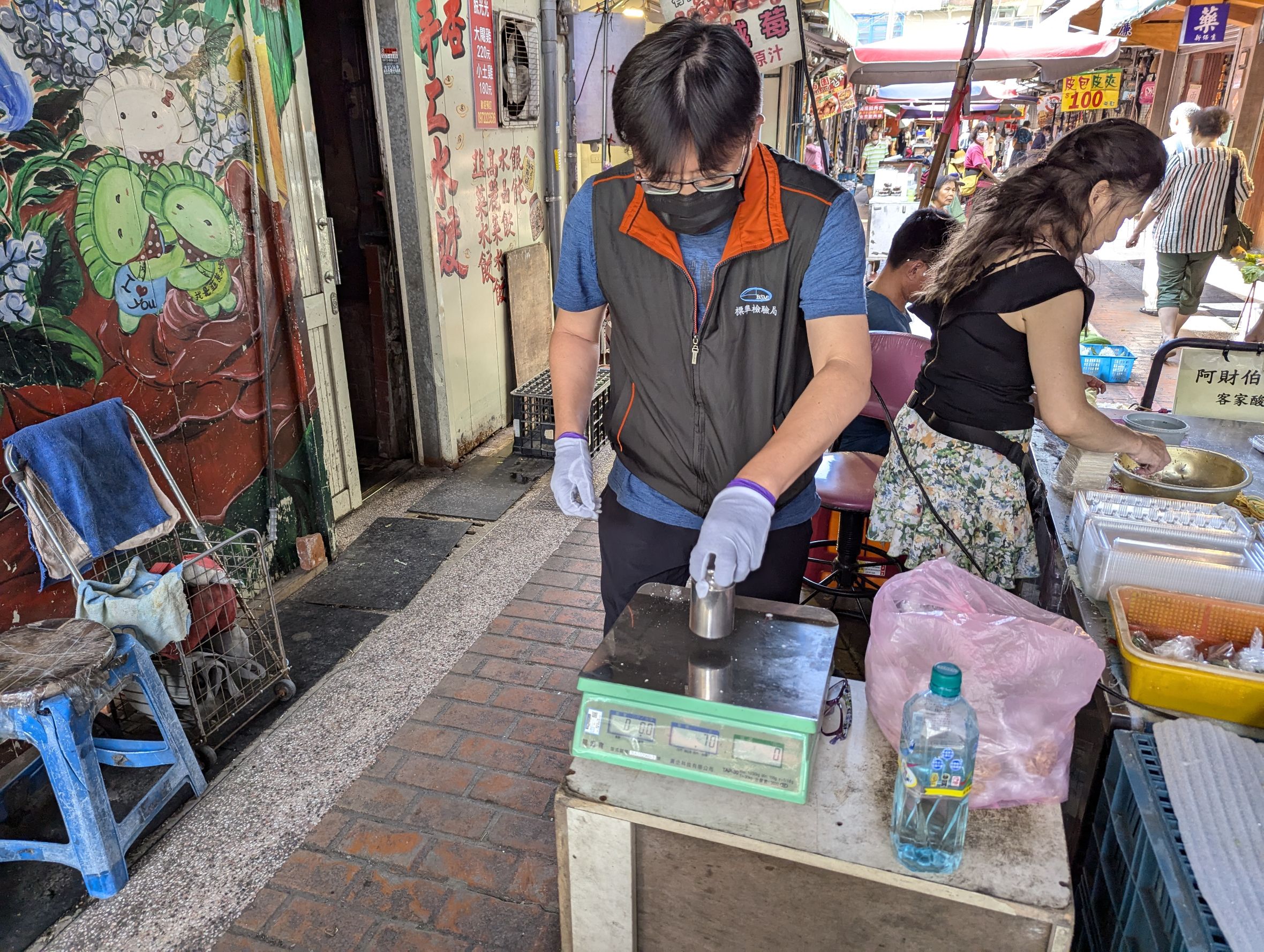 標準檢驗局新竹分局中秋節前磅秤檢查,保障民眾消費權益.jpg 標準檢驗局新竹分局中秋節前磅秤檢查,保障民眾消費權益.jpg