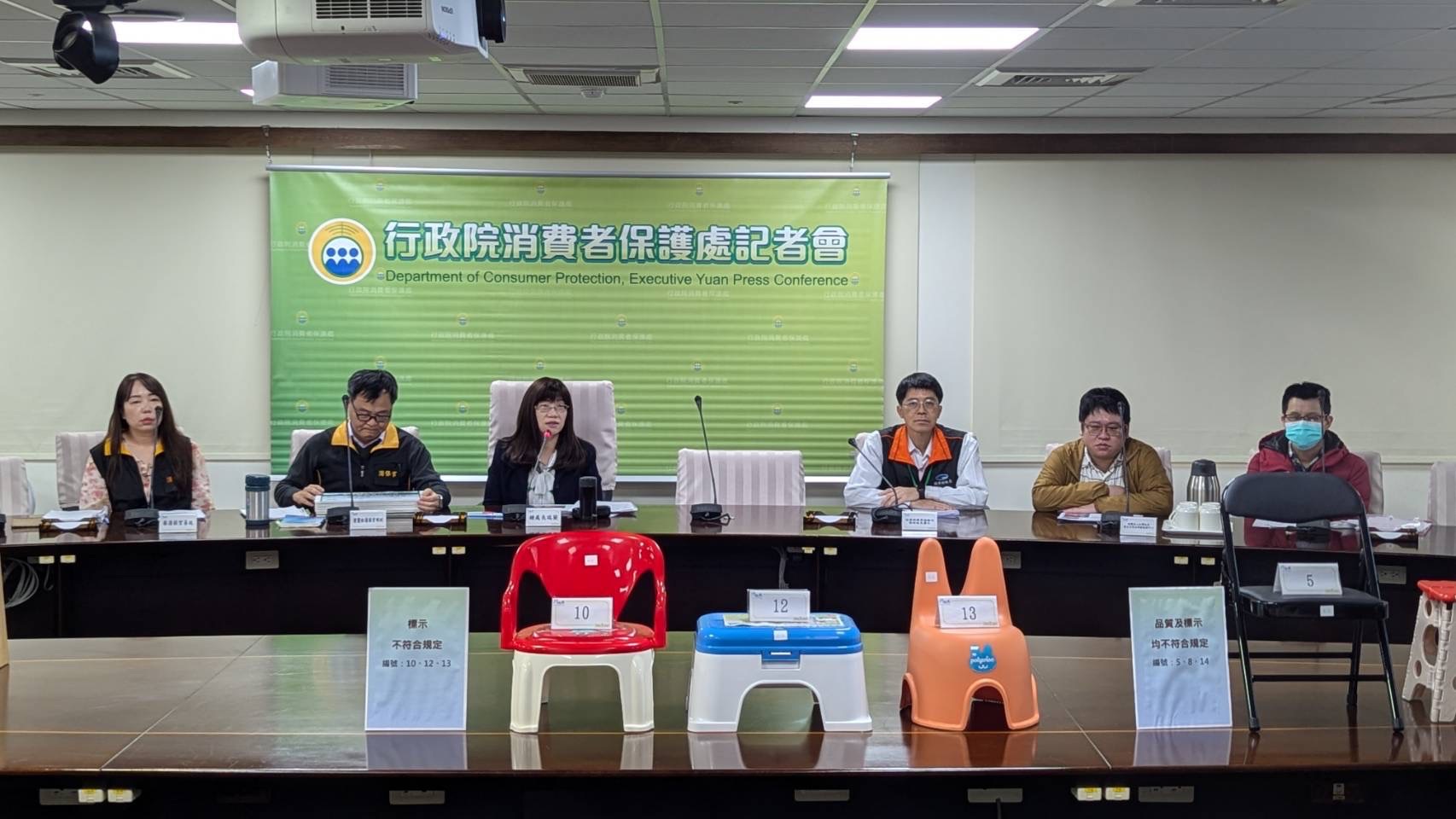 1140221標準局新聞稿【主圖】兒童椅及凳(15件樣品)消保處記者會照片 1140221標準局新聞稿【主圖】兒童椅及凳(15件樣品)消保處記者會照片.jpg