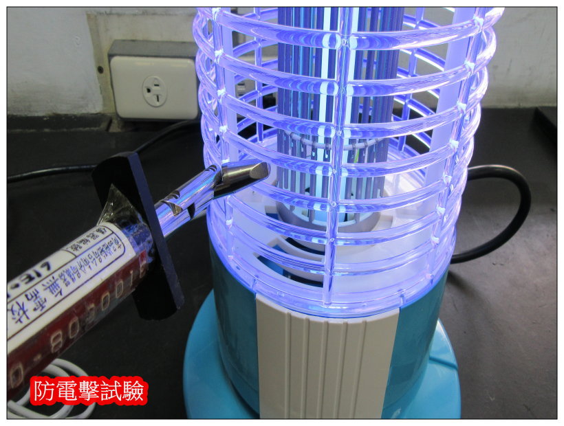 測試指:模擬人體手指,評估正常使用下觸電的風險。