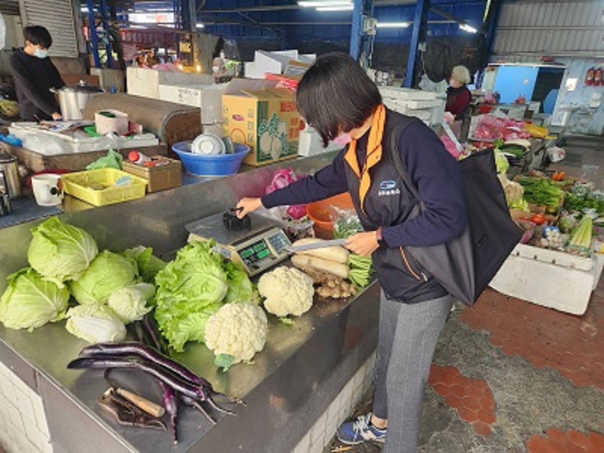 標準檢驗局花蓮分局春節前辦理市場磅秤檢查 請民眾安心購買年貨過好年