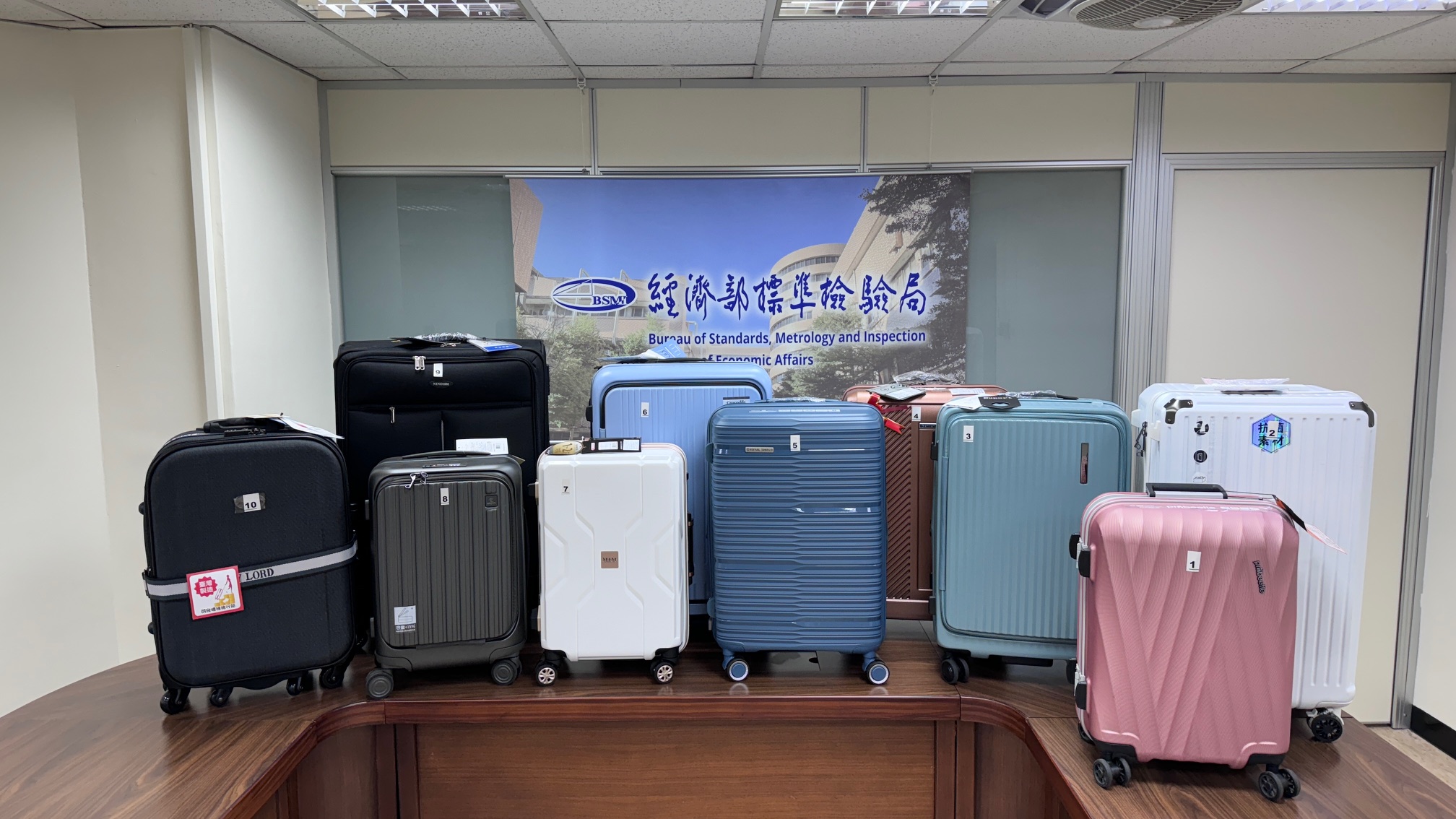 標準局與消基會共同公布市售「旅行箱」檢測結果.jpg 標準局與消基會共同公布市售「旅行箱」檢測結果.jpg