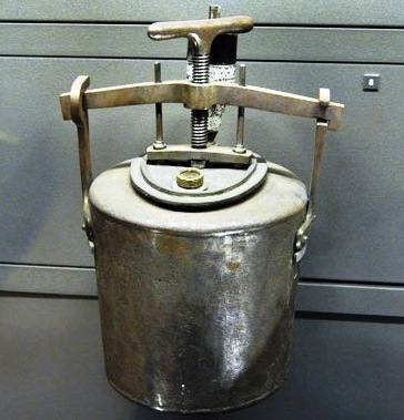 (圖二）第一個壓力鍋原型的照片